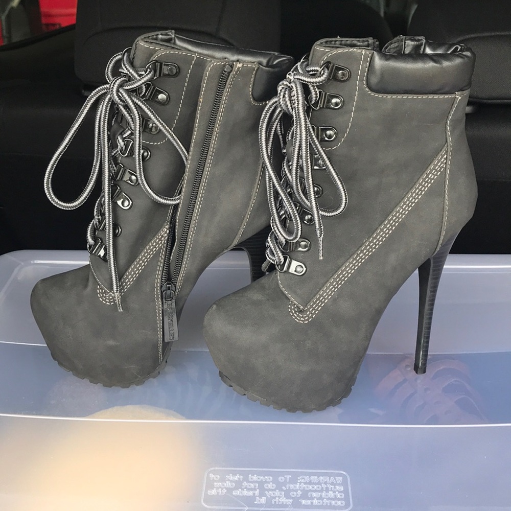 High heels boots